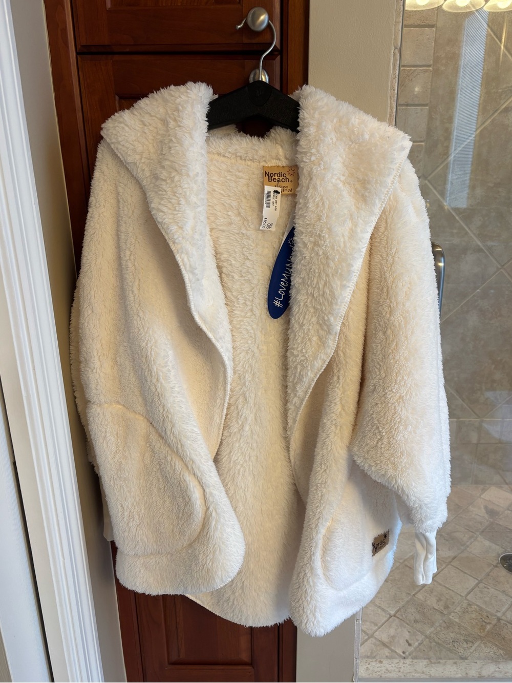NWT Nordic Beach Sherpa Body Wrap - Picture 2 of 9